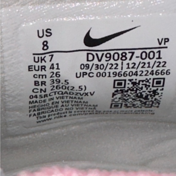 NEW Nike Cosmic Unity 3 Pink/Green Casual Sneaker - Womens US 9.5 | Mens 8 US - Picture 8 of 9